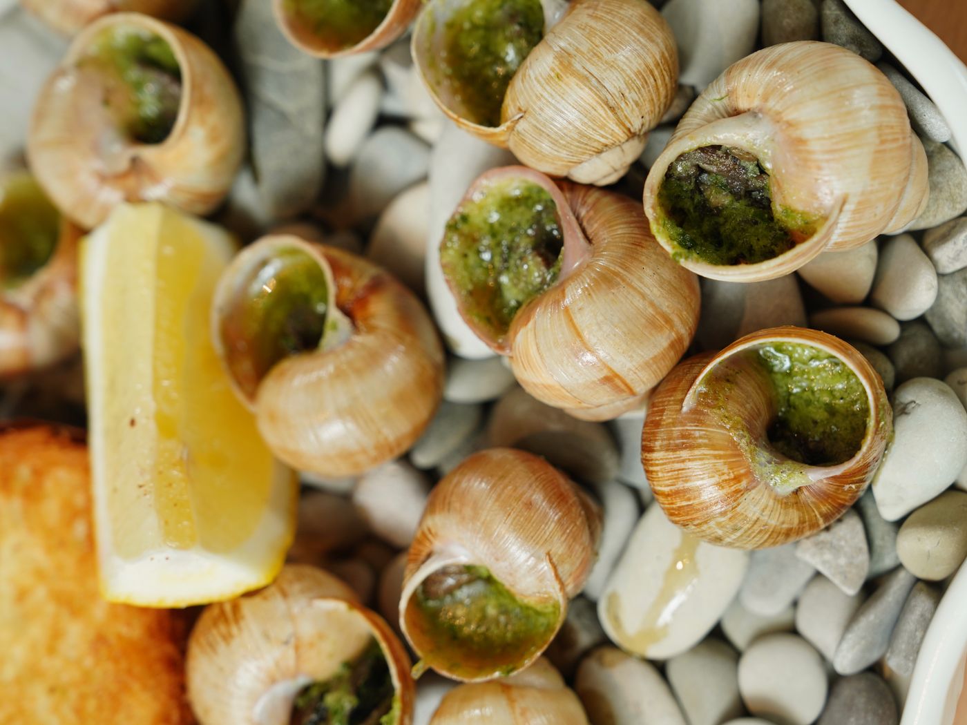 Escargots de Bourgogne au beurre persillé et citron (photo d’illustration)